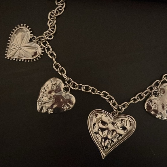 7 Heart Station Collarbone Necklace - Picture 3 of 4